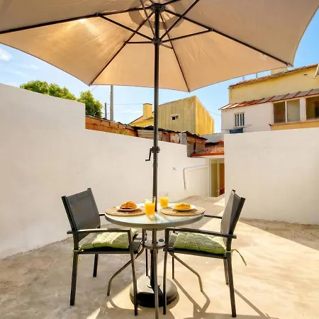 Portucale ! Charming Flat With Terrace Lisboa